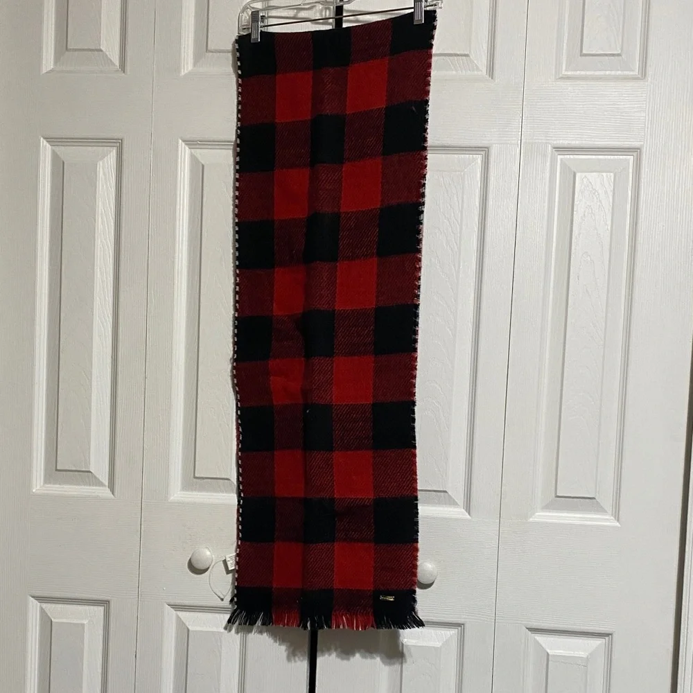 Steve Madden red & black soft winter scarf